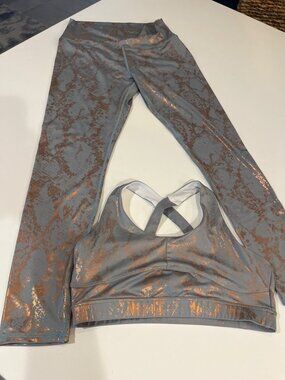 Peach Perfect Metallic Gray & Copper Snake Print Scrunch Leggings & Sports Bra S